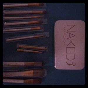 Naked 3 brush set
